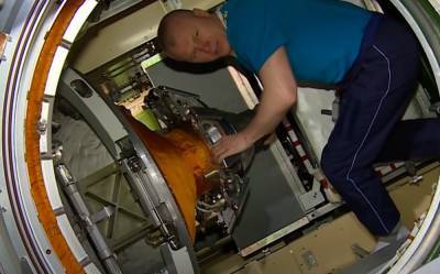 В «Роскосмосе» объяснили зачем модуль «Наука» провернул МКС и откуда там выпал болт