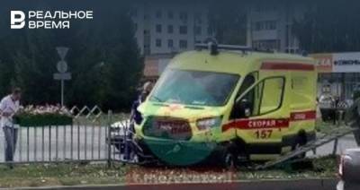 В Челнах карета скорой помощи столкнулась с легковушкой