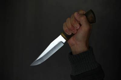 В Карачевском районе пьяный мужчина напал с ножом на событульников