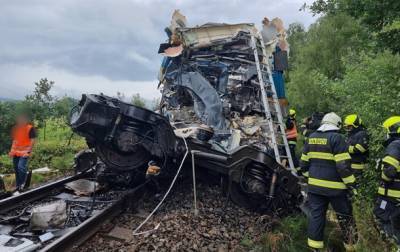 В Чехии столкнулись два пассажирских поезда, пострадали около 50 человек