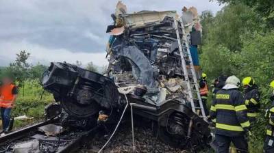 В Чехии столкнулись пассажирские поезда, 2 человека погибли, десятки получили травмы