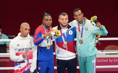 Азербайджанскому боксеру вручена бронзовая медаль Олимпиады в Токио