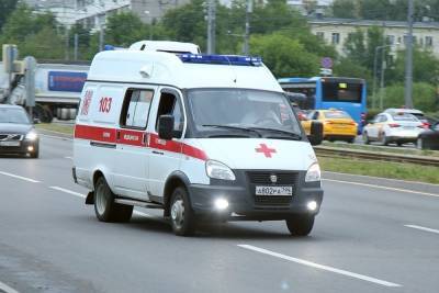В Москве 10 пассажиров пострадали в столкновении автобуса с КамАЗом
