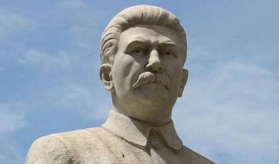 Около половины граждан поддержали идею установить памятник Сталину