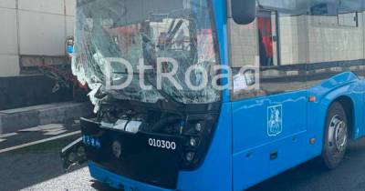 Восемь человек пострадали в аварии с автобусом в Москве - moslenta.ru - Москва - район Солнцево