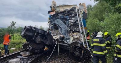 В Чехии столкнулись пассажирские поезда: есть погибшие и десятки пострадавших (ФОТО)
