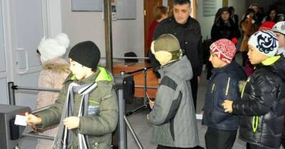 В Киеве ввели новый ученический билет: как заказать