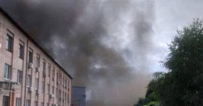 Пожар в Киеве: на Куреневке горят склады (ФОТО)