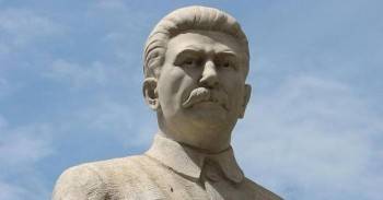 Половина россиян одобряет установку памятника Иосифу Сталину