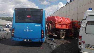 Названа предварительная причина ДТП с автобусом на Боровском шоссе - vm.ru - Москва