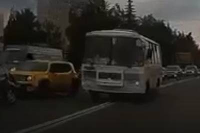 Лучше опоздать, чем погибнуть: водителя автобуса №66 оштрафовали