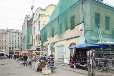 Петербург недополучит миллионы рублей за аренду Апраксина двора