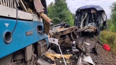 ЧП. Место столкновения поездов на западе Чехии сняли на видео