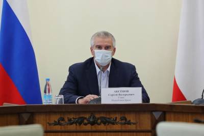 Аксенов призвал главу поселка Песчаное уйти в отставку из-за ресторанов
