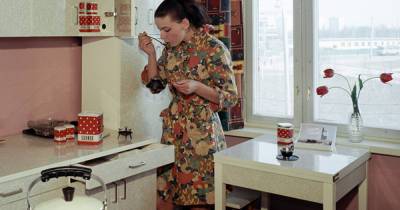 Архивное фото девушки на советской кухне пробудило воспоминания у москвичей
