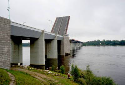 Разводку Ладожского моста вновь перенесли