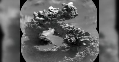 Марсоход Curiosity обнаружил на Марсе каменную арку, похожую на цепь ДНК