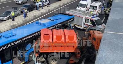 11 пострадавших и опытный водитель: Всё что известно о ДТП с автобусом на Боровском шоссе в Москве