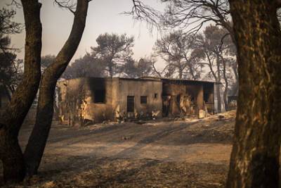 Пожары в Греции уничтожили более 100 домов