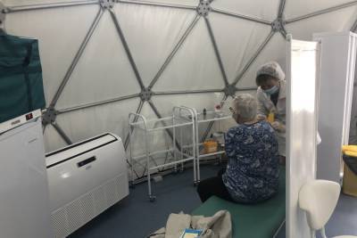 У «Приморской» открылся второй в городе шатер для вакцинации