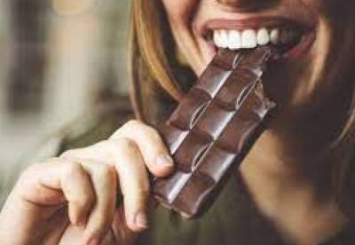 Диетолог рассказала о правильном способе есть шоколад