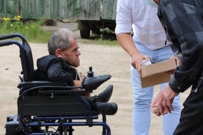 Забайкальцу подарили инвалидную коляску после обращения на Прямую линию к Путину