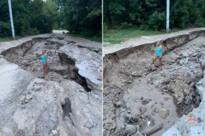 «Ямы в человеческий рост»: на Днепропетровщине ливень размыл дорогу (ФОТО)