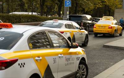 Таксисты будут возить жителей из Петербурга в Ленобласть и обратно