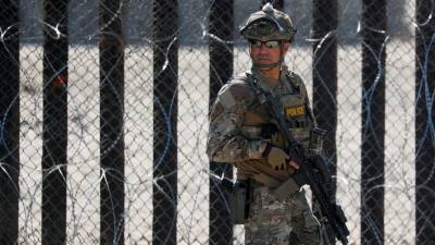 Американских пограничников обяжут носить нательные камеры