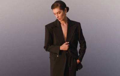 Структурированные пиджаки, трикотажные платья и туники в новой коллекции L.A.B BY TERNOVSKAYA
