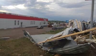 В Башкирии крыши сразу двух супермаркетов «Магнит» снесло шквалистым ветром