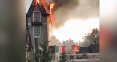 В Челябинской области после удара молнии загорелся дом кандидата в Госдуму