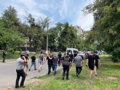 В Черкассах «Нацкорпус» прогнал из-под суда сторонников «ОПЗЖ»