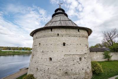 На онлайн-экскурсию по Покровской башне и Псковской крепости приглашают псковичей