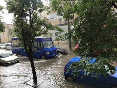 Ливни и град принесли несчастья украинцам, регионы пострадали от стихии: кадры разрушений