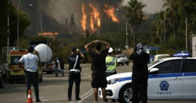 Пожары в Греции: уничтожены сотни зданий, десятки деревень эвакуируют (фото, видео)