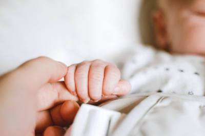 Рождаемость среди несовершеннолетних петербурженок выросла в коронавирусном году