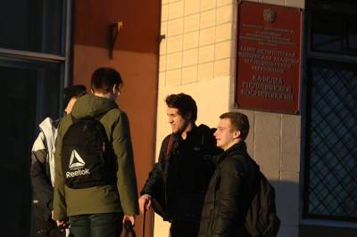 Вузы в Петербурге начнут учебный год в гибридном формате