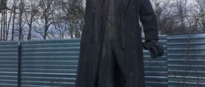 Жительница Донецкой области купила за 300 тысяч памятник Ленину в Черкасской области