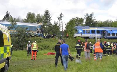 Два пассажирских поезда столкнулись на западе Чехии