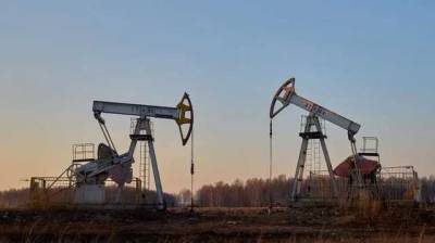 Цены на нефть ускорили падение из-за дельта-штамма Covid и роста запасов в США