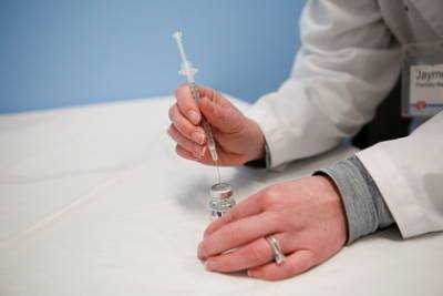В США захотели пускать только вакцинированных от COVID-19 иностранцев