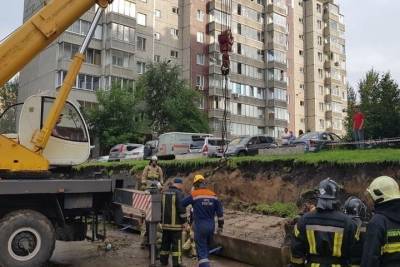В Октябрьском районе Красноярска из-за ливня упала подпорная стена