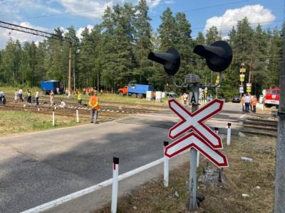 В Иркутской области автомобиль столкнулся с поездом, погибли два человека