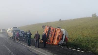 11 человек пострадали при столкновении вахтового автобуса с грузовиком в Кузбассе