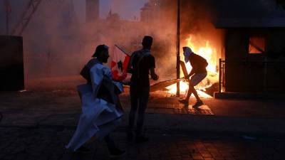 Более 80 человек пострадали при столкновениях в Ливане в день траура