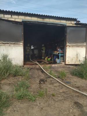 В Астраханской области за сутки сгорели две хозпостройки