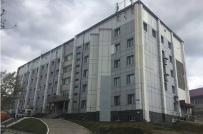 Холодный фасад корсаковской ЦРБ заменят за 64 миллиона рублей