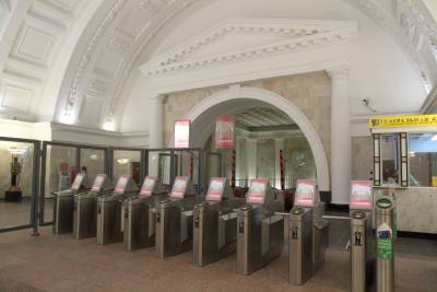 В метро Петербурга пассажиры не могли оплатить проезд картой