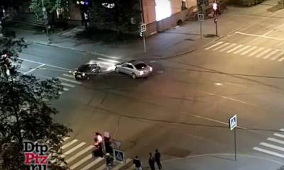 Автомобили столкнулись в лобовую в центре Петрозаводска